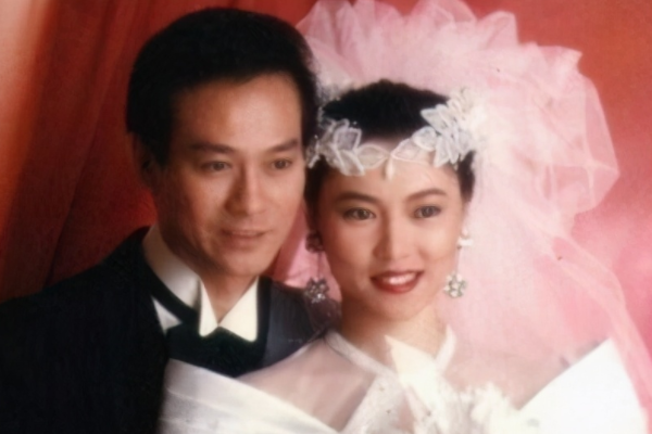 郑少秋有几任妻子？