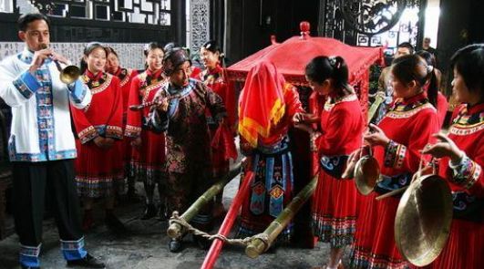 土家族的文化特点??详细。