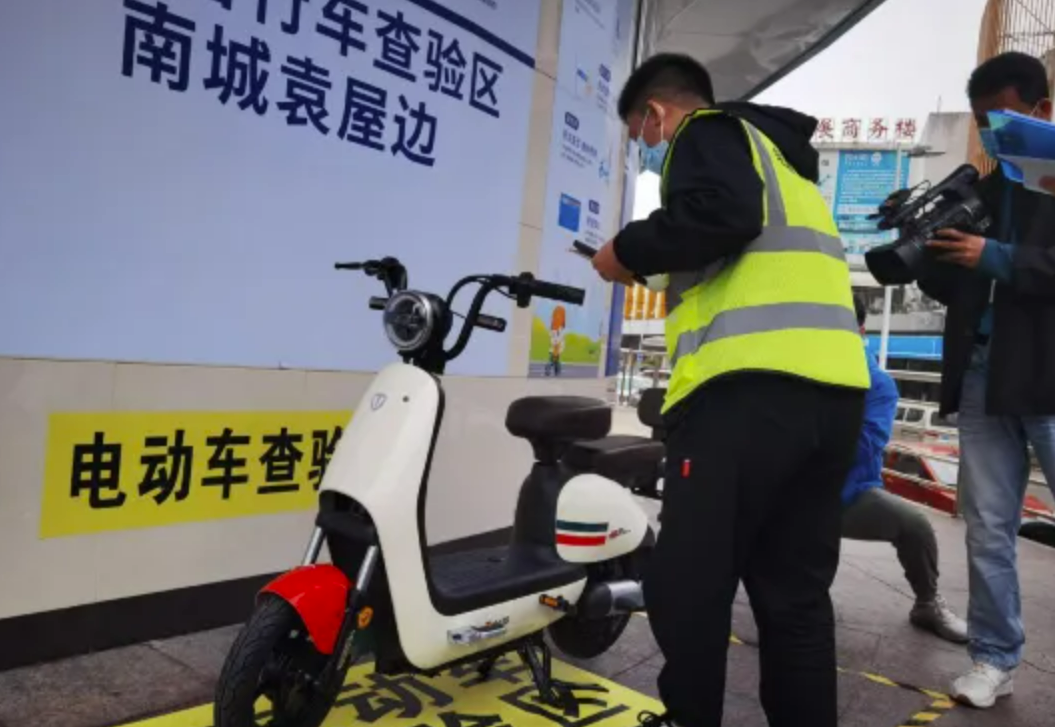 警方通报女子尾号6666车牌丢失,此事件背后有哪些“猫腻”?