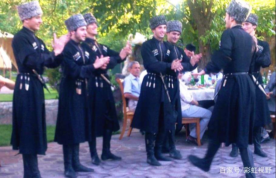 曾给俄军造成巨大损失的车臣武装,为何如今消停不闹事了?