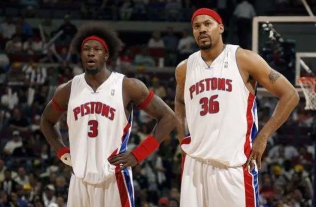 你能介绍一下本华莱士这位NBA球员吗？