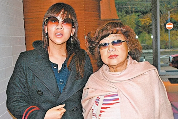 郑少秋有几任妻子？