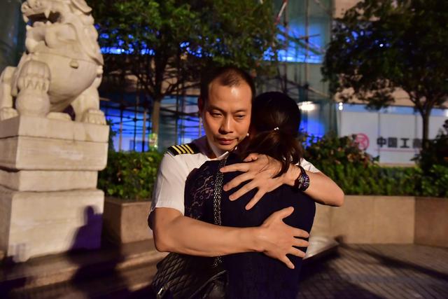 《中国机长》两位副机长和机长刘传建的感情孰真孰假?