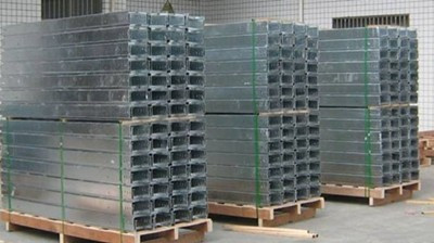 在弱电施工中,线槽和桥架的区别是什么?