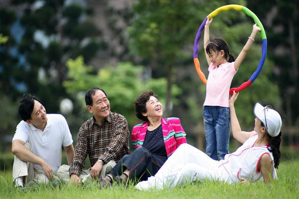 你认为如何才能做一个招人待见的长辈？