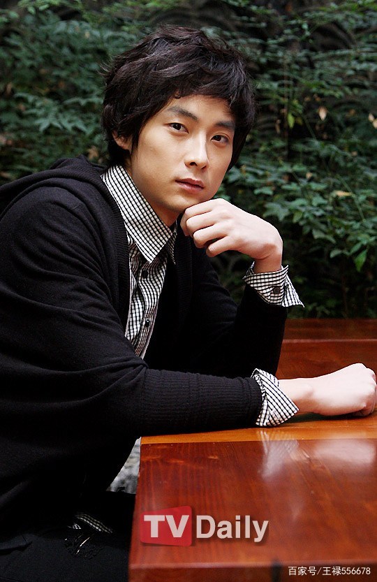 《认识的哥哥》里闵京勋的表现,你觉得如何?