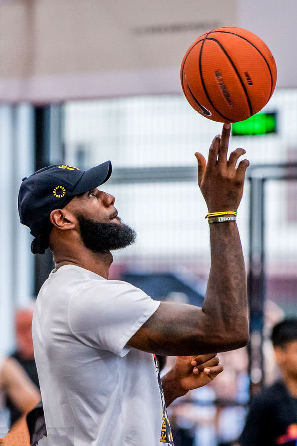 詹姆斯的中国行怎么样?