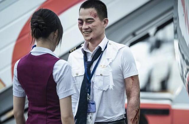 《中国机长》两位副机长和机长刘传建的感情孰真孰假?