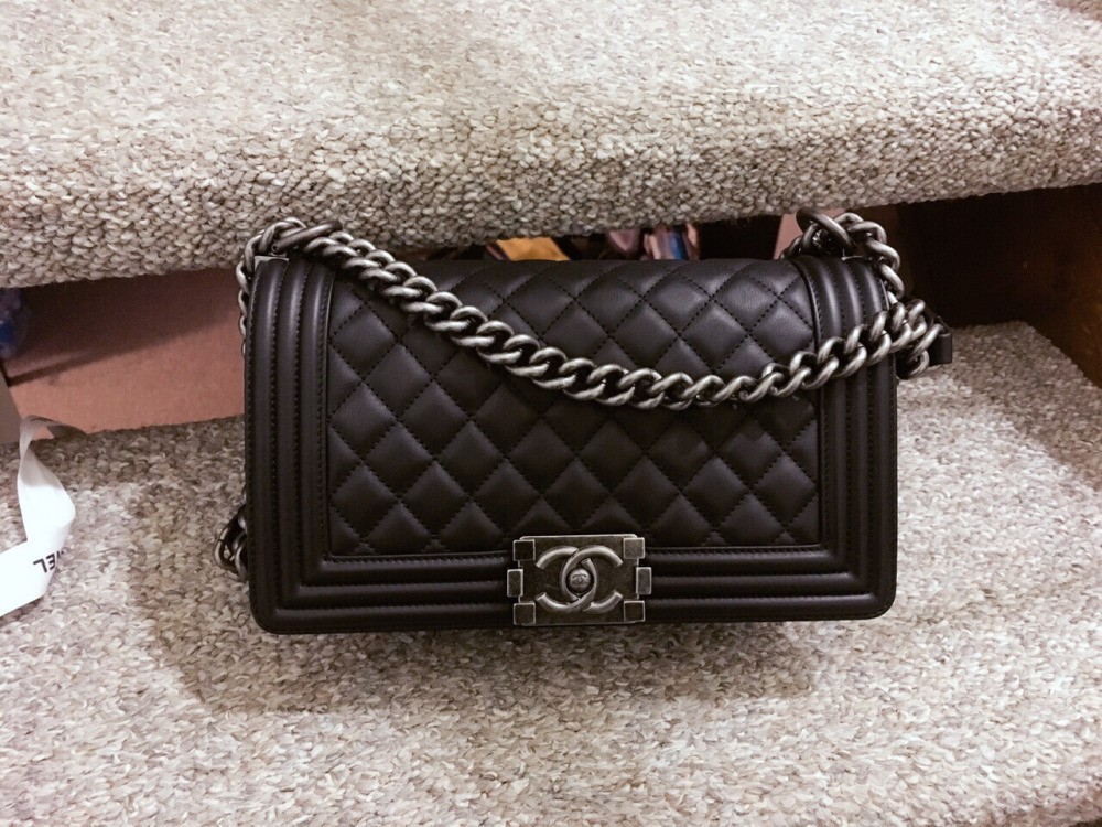 怎么辨认香奈儿墨镜的真假？