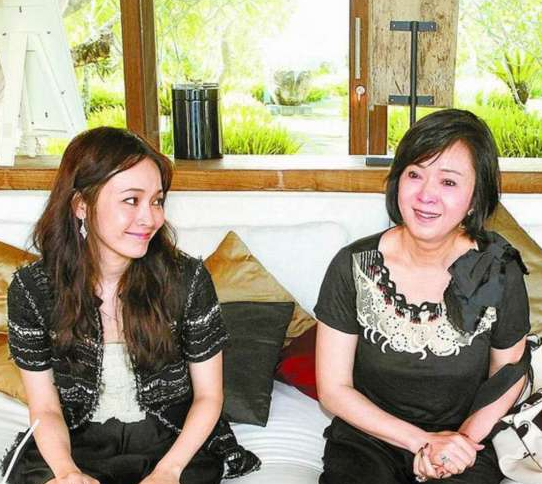 两夺闺蜜老公,霸占人夫,赢巨额遗产,侯佩岑妈妈为何如此嚣张?