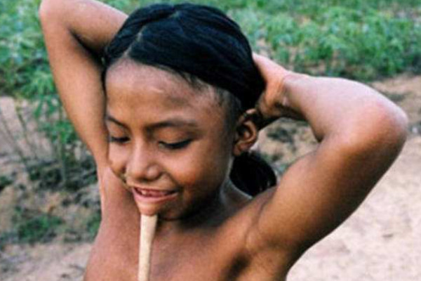 巴西的这个原始部落,为何来到这里的男女游客都会尴尬?