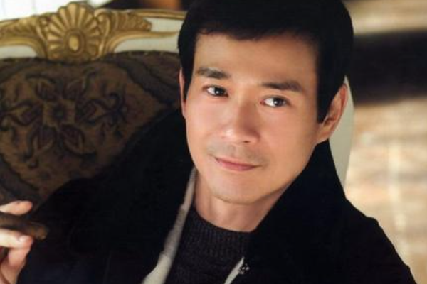 郑少秋有几任妻子？