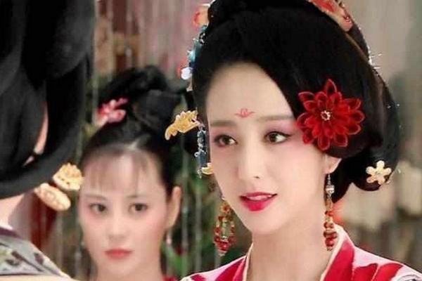 作为皇后,赵飞燕为什么能够和燕赤凤私通?