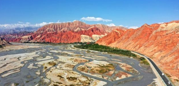 新疆为什么那么多戈壁滩?以前的新疆是大海吗?