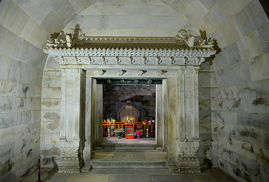 如果去清东陵旅游能不能进地宫的？