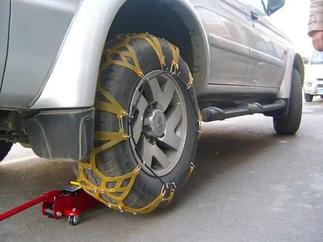 为什么要给轮胎装防滑链?这是为什么呢?