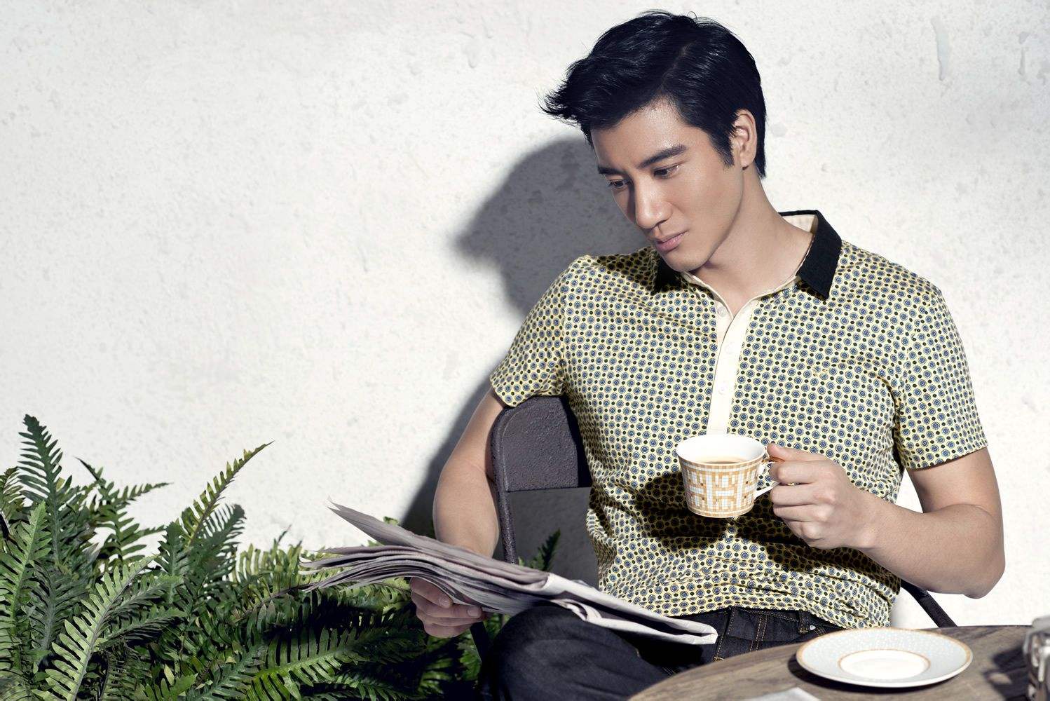 李靓蕾学历有多高?她的家世背景如何?