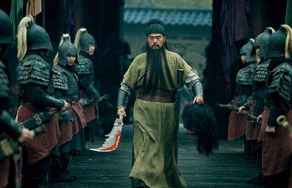 威震乾坤第一功，辕门画鼓响冬冬。云长停盏施英勇，酒尚温时斩华雄。 什么意思啊