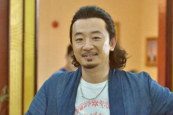 黄海波再次登上微博热搜，对此你支持他的复出吗？