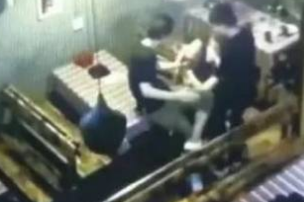 警方通报李心草因醉酒意外溺亡，不构成刑事，那条淹死她的河有多深？