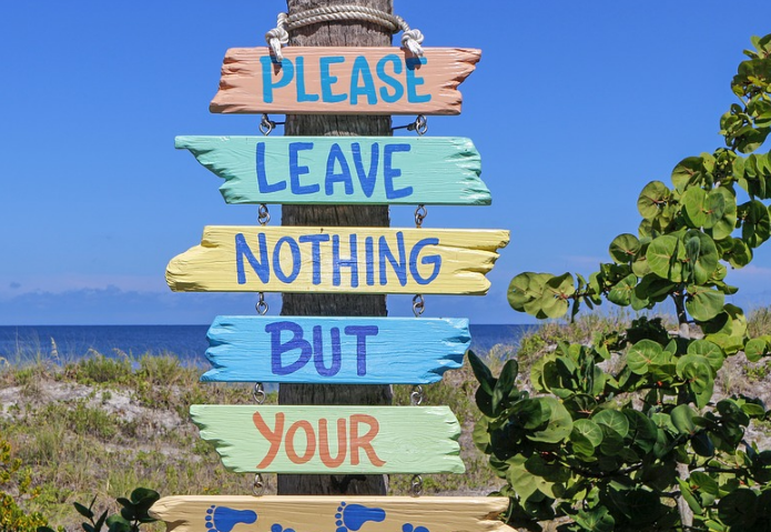 你所浪费的今天，是昨天死去的人奢望的明天。你所厌恶的现在，是未来的你回不去的曾经 求英文翻译