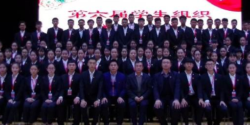 一所学校学生会的会员是指什么?