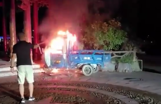 贵州一公交司机深夜救下一个地标建筑，这位司机做了什么？