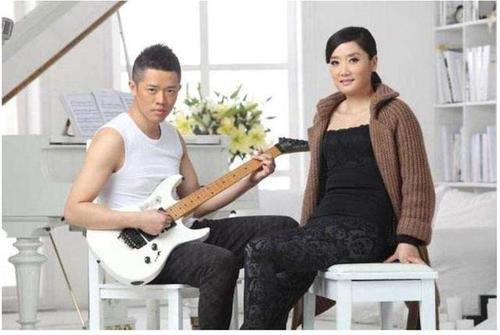 凤凰传奇组合中的两人结婚了吗?