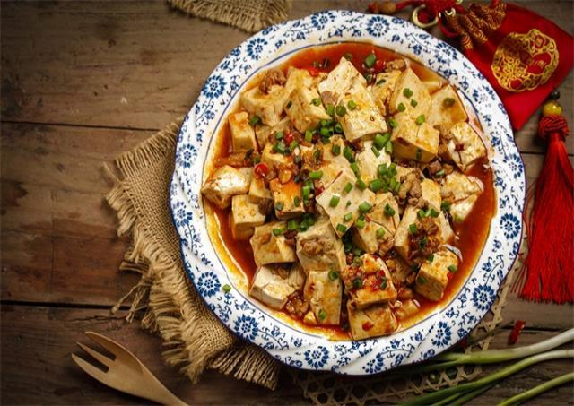 英国小女孩因中餐馆关闭崩溃大哭,中餐在英国究竟占据着怎样的地位?