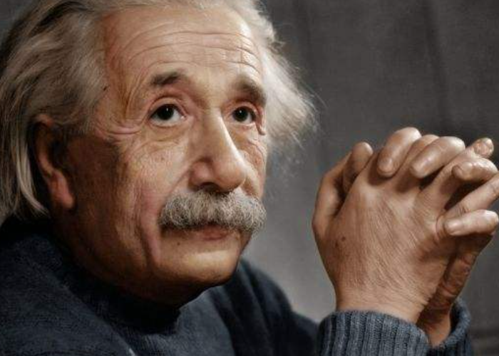 爱因斯坦公式是e等于mc2吗？