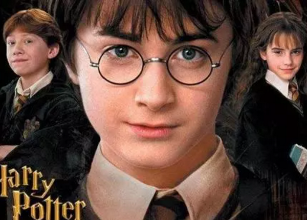 《哈利波特》第一部是什么名字