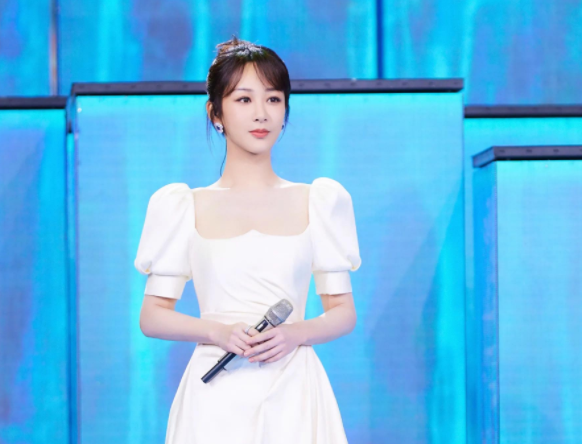 杨紫、刘雨昕同台合唱《山水画卷》,你觉得她们合作的怎么样?