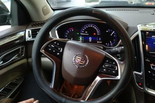 为什么说汽车方向盘上的车标粘贴会产生危险?