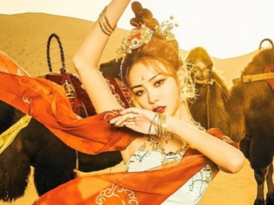 孟佳半裸封面简直是妥妥的性感女神范，她还有哪些让人惊艳的大片？