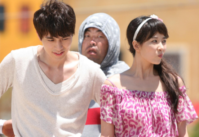 谁知道《女人的香气》的结局，女主角死了没有？