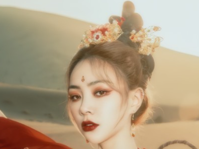 孟佳半裸封面简直是妥妥的性感女神范,她还有哪些让人惊艳的大片?