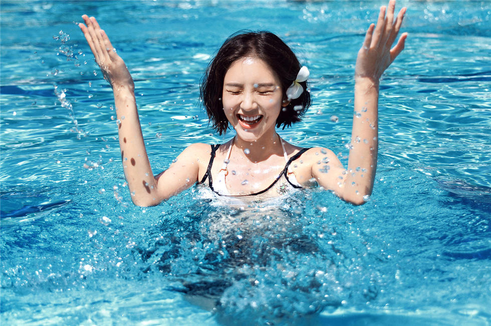 唐艺昕在微博晒《小敏家》杀青照,她的状态看起来如何?