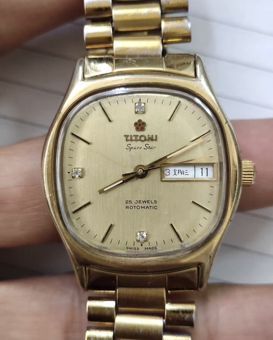 梅花手表9083的价格？