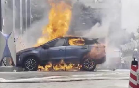 小鹏汽车在充电站自燃是什么原因？