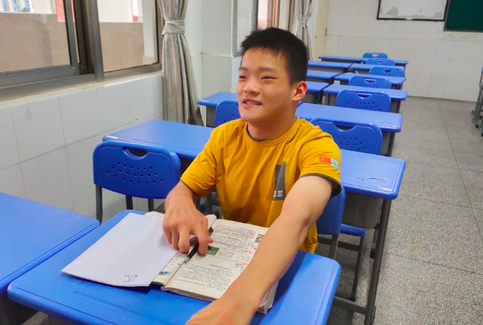 芜湖19岁脑瘫少年高考623分，每科成绩如何？