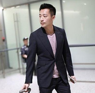 汪小菲起诉开发商,称被拖欠房产证10余年,为何维权这么难?