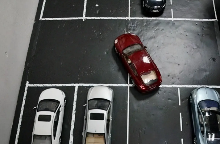 停车场应该如何进行倒车入库?