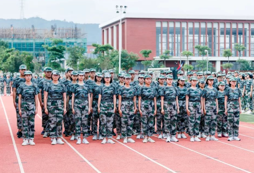 高中军训都是做什么?