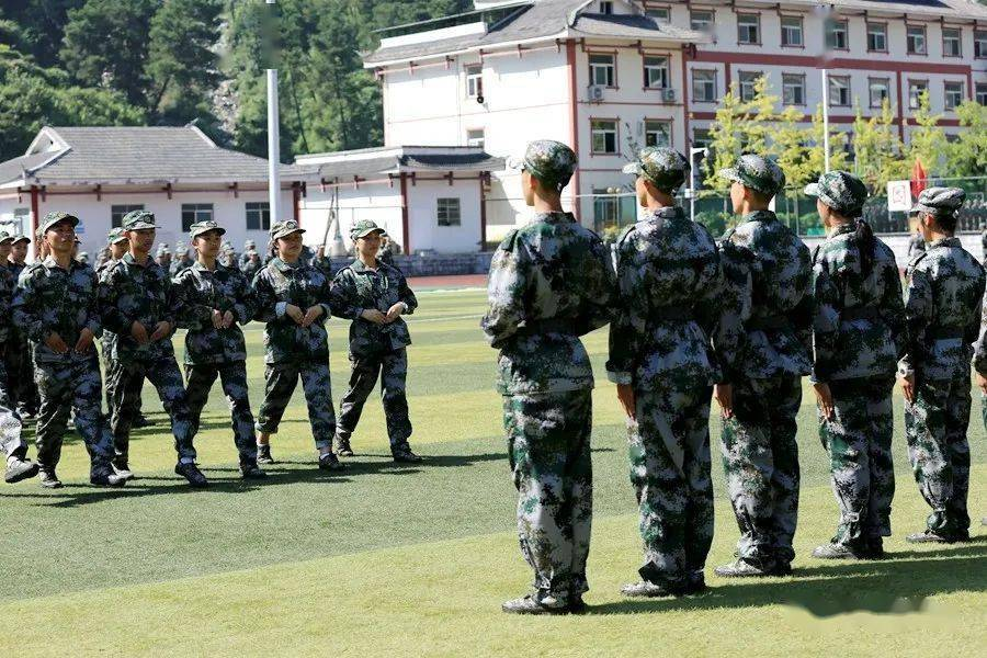 河南一军训关联13名阳性,后疫情时期,学生们的安全该如何保障?