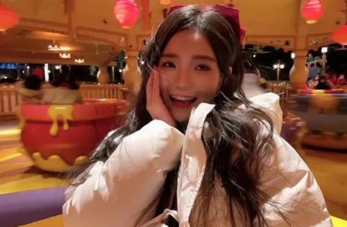 太吓人!SNH48刘丽千直播时吐血,是身体不适还是为了热度?