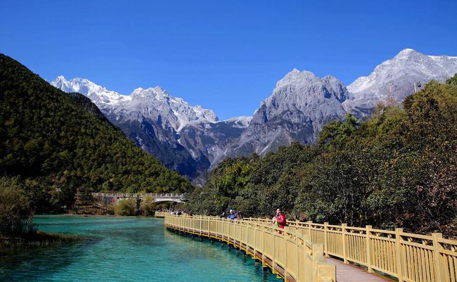 玉龙雪山海拔多少米?