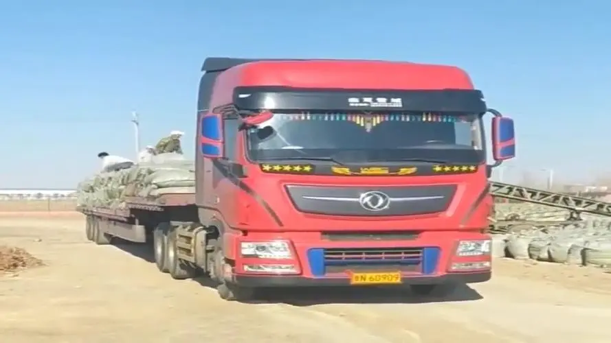 大货车上牌难,花钱找中介却能一路顺畅,自己上牌究竟难在哪儿呢?