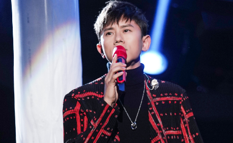 张杰发微博称带手机做核磁共振,被网友批说谎,他是没文化还是做广告?