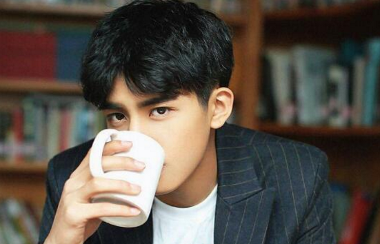 宋威龙真的是99年的吗?