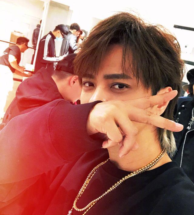 罗志祥突然点赞网红大量性感照片,这是破罐破摔吗?